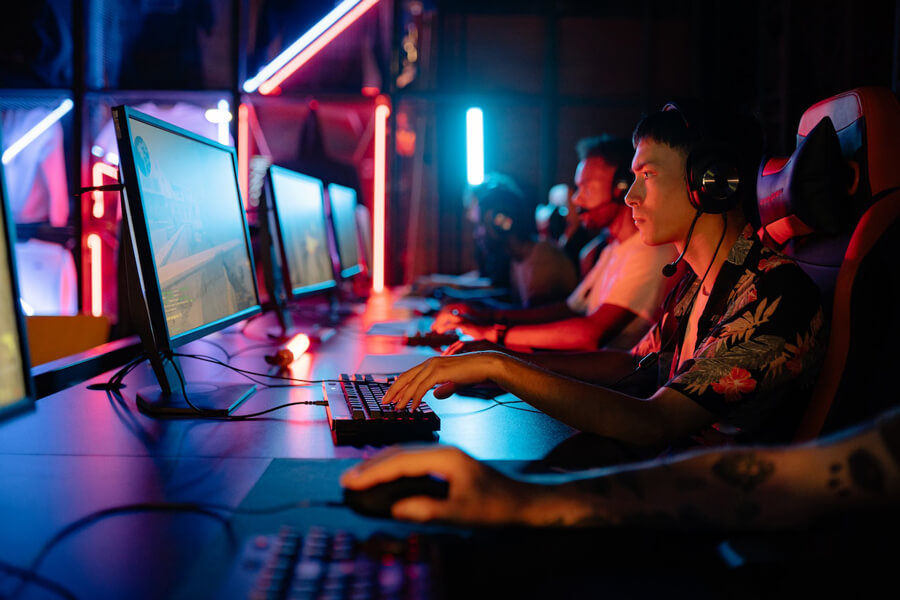 Work Ethic & Esports: The Best and the Worst of Pro Players